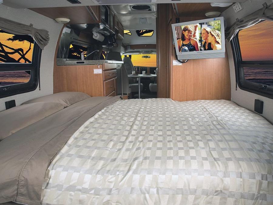 Интерьер Roadtrek 210 Versatile 2010 года  (фото 3 из 6)